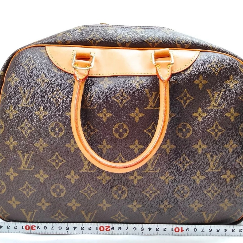 Louis Vuitton Devaulle Makeup Case ! Good used condition! FIRM! DISCOUNTED! - Picture 2 of 9